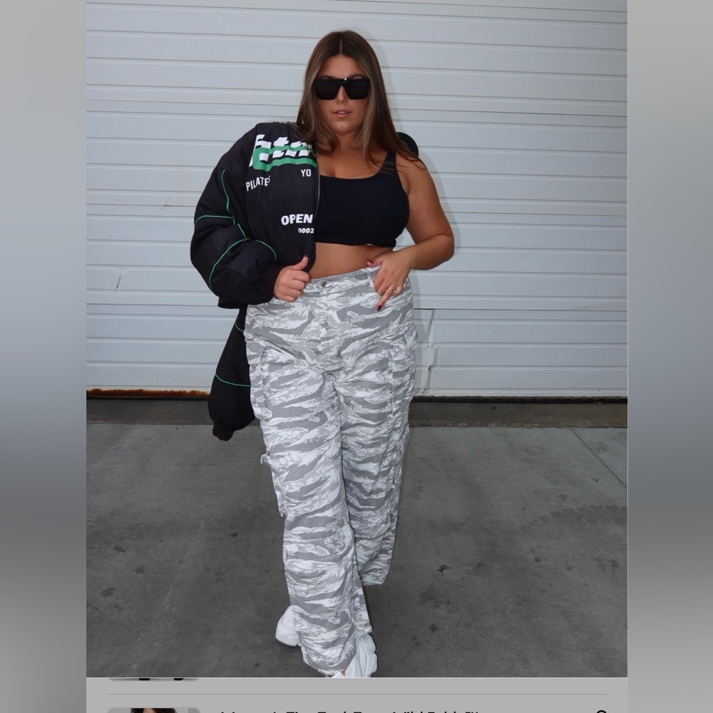 Camo pants US 18. Worn once. Pretty little thing